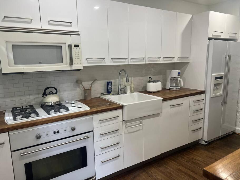 3-Bedroom House With Cute Patio Explore Dc On Foot Washington Exteriör bild