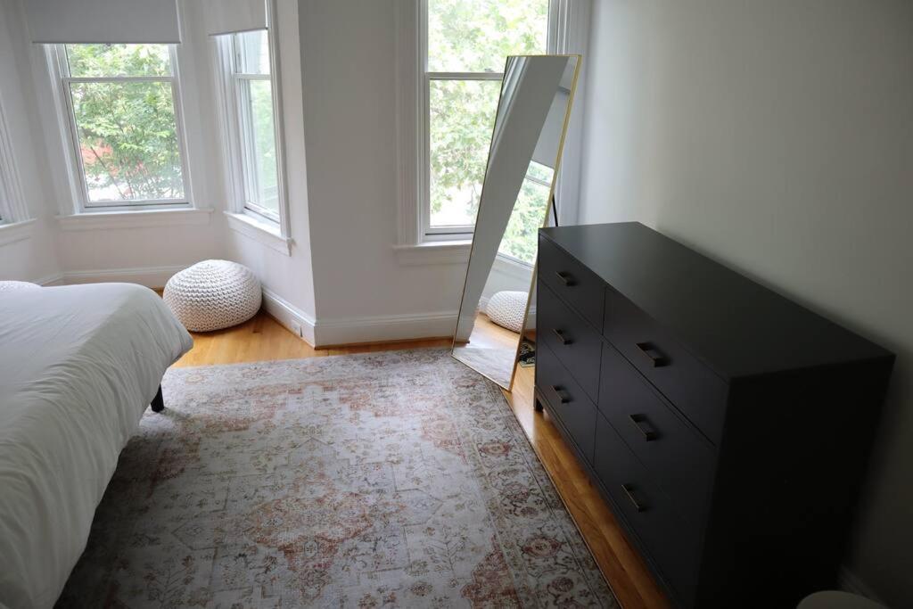 3-Bedroom House With Cute Patio Explore Dc On Foot Washington Exteriör bild