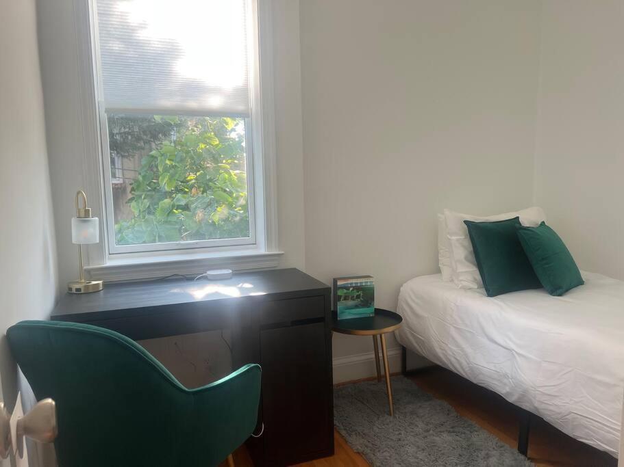 3-Bedroom House With Cute Patio Explore Dc On Foot Washington Exteriör bild